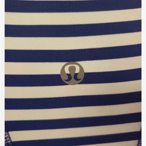 Lululemon Blue &  White Striped Scoop Neck Size 4 - Picture 9 of 9